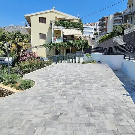 Garden Residence - Modern, Spacious, Nice View Apartamento Podstrana
