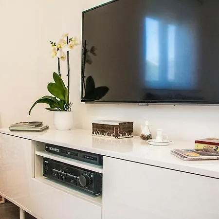 Garden Residence - Modern, Spacious, Nice View * Podstrana