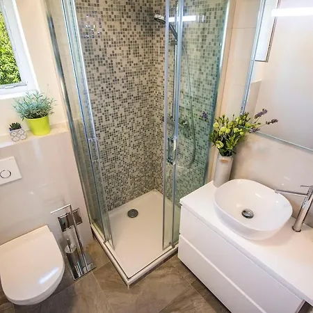 Garden Residence - Modern, Spacious, Nice View Apartamento