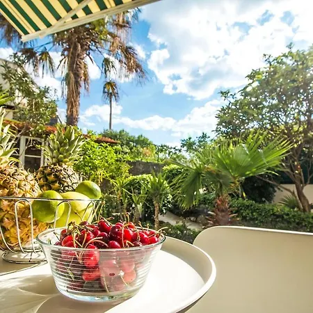 Garden Residence - Modern, Spacious, Nice View Podstrana