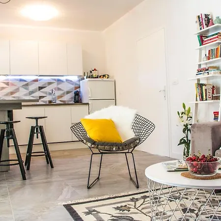 Garden Residence - Modern, Spacious, Nice View * Podstrana