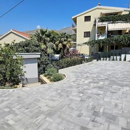 Garden Residence - Modern, Spacious, Nice View Podstrana